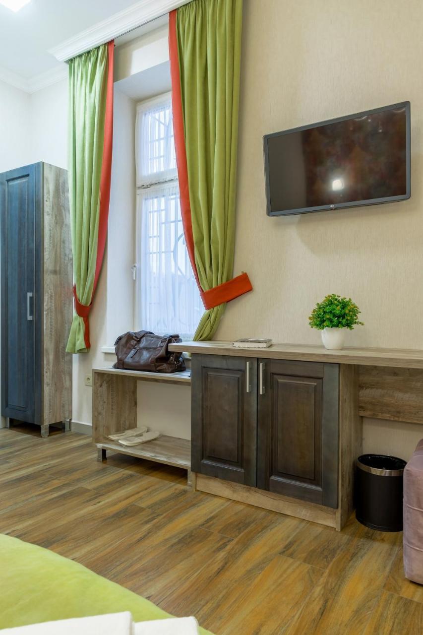 Mini Hotel Barvy Lvova On Horodotska St. Экстерьер фото