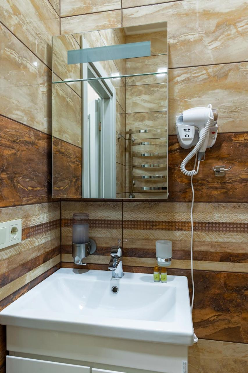 Mini Hotel Barvy Lvova On Horodotska St. Экстерьер фото